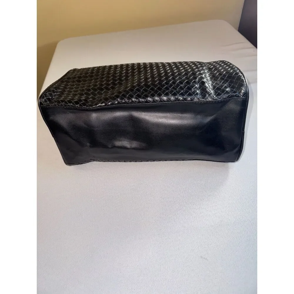 Paris Hilton Purse, Black woven faux leather, Pink interior, medium